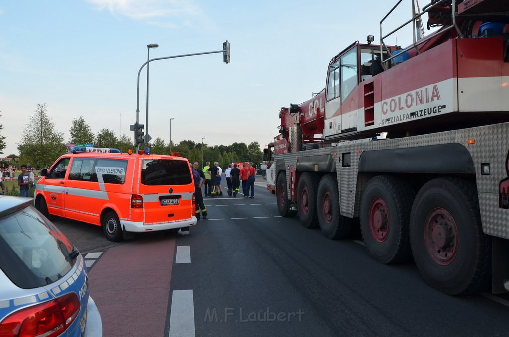 Kran drohte umzustuerzen Koeln Porz Zuendorf Hauptstr P054.JPG - Miklos Laubert